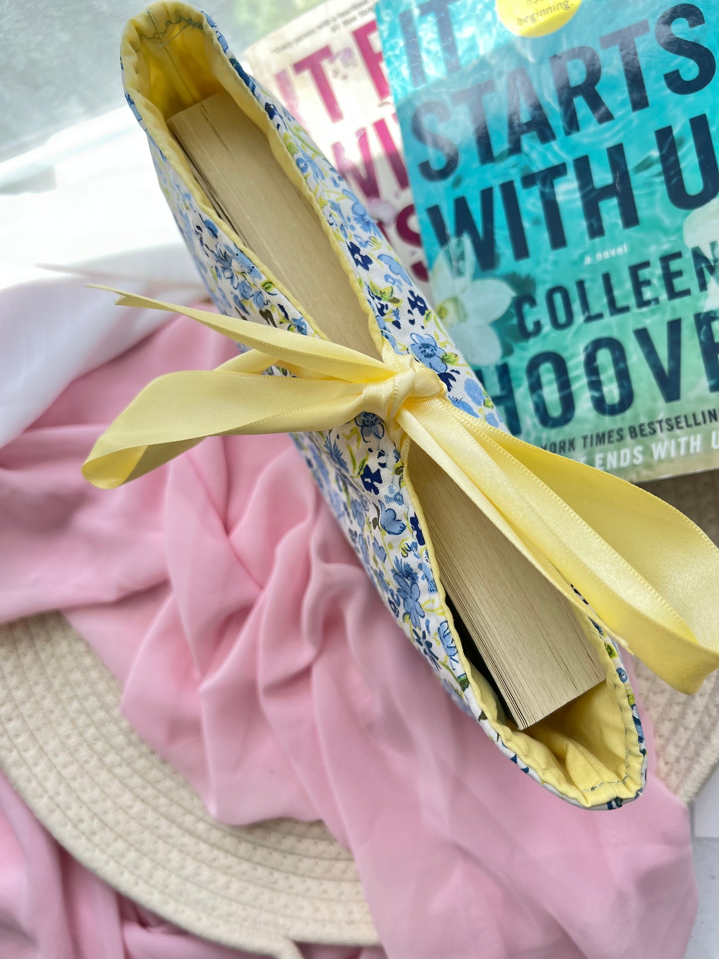 YELLOW & BLUE FLOWERS BOOKSLEEVE