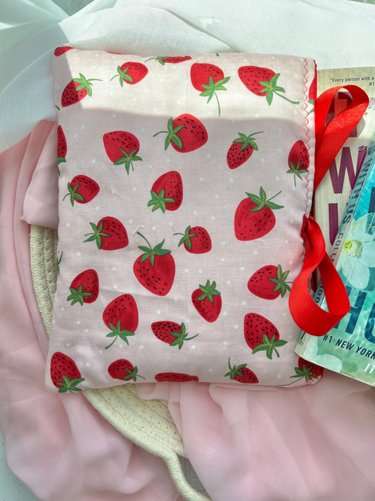 STRAWBERRIES BOOKSLEEVE
